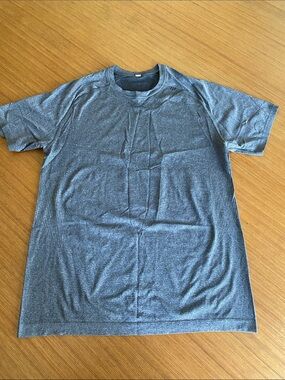 Lululemon en's Performance Heather Gray Short-Sleeve Athletic t Shirt M Venttech